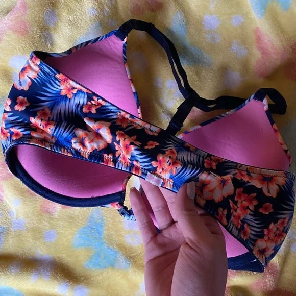 Pink by Victorias Secret Bra - Size 36D - Picture 2 of 6